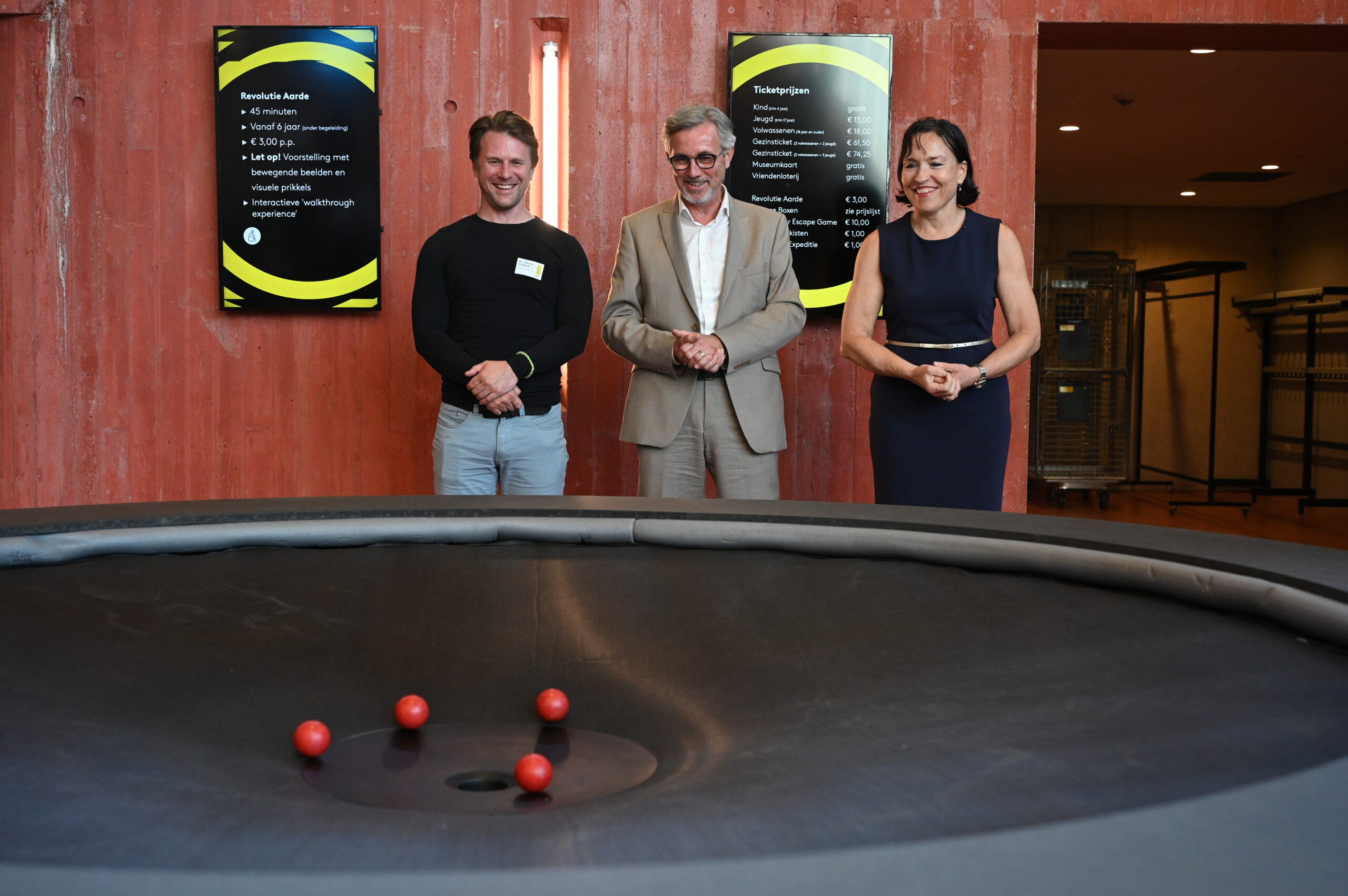 Einstein Telescope-talenten van de toekomst nu al aan de slag in Education Centre